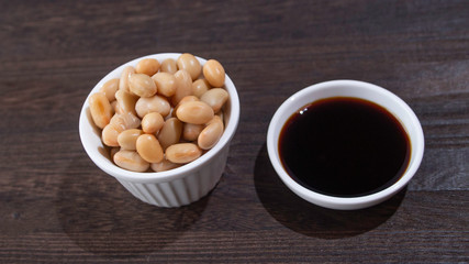 Soya beans and their product soya sauce 大豆と醤油（醤油は大豆から作られる）