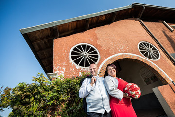 Sposi con vestito rosso