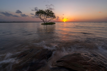 Fototapeta na wymiar Sonnenuntergang am Meer in Point Vernon