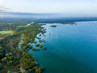 Luftaufnahme von Strand und Küste von Point Vernon bei Hervey Bay