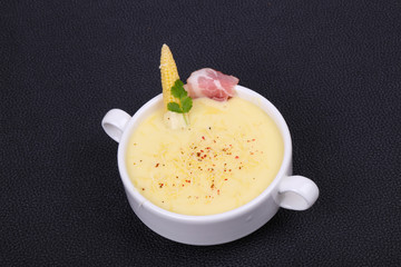 Cheese soup with bacon