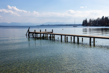 Fototapeta na wymiar wooden jetty Starnberg lake