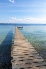 Fototapeta premium drewniany pomost nad jeziorem Starnberg