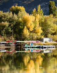 Fototapeta premium paysage lac automne bateau