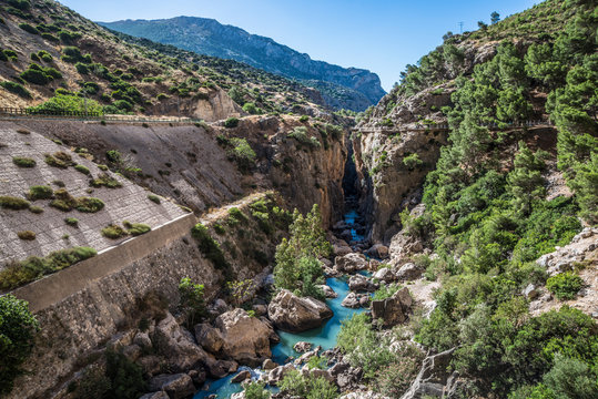 Caminito del Rey, talud de contenci&oacute;n para el Ferrocarril, El Soto.