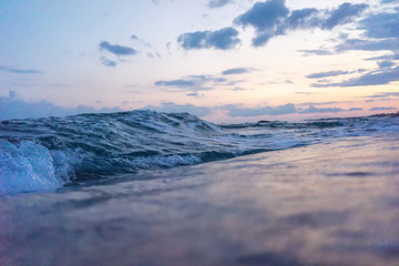 Fototapeta premium Waves with sunset