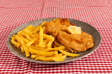 Wienerschnitzel mit Pommes Frites