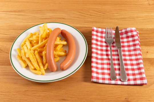 Frankfurter mit Pommes Fites
