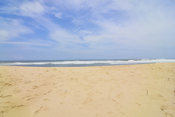 Fototapeta na wymiar waves on the beach with beautiful white sand and blue sky background