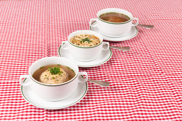 Suppenvarianten  mit Knödel und Brätknödel -Frittaten-Kraftbrühe