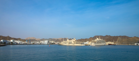 Fototapeta na wymiar Der Hafen von Muskat Oman