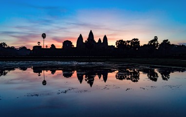 Fototapeta na wymiar Precioso amanecer en Angkor Wat, Camboya.