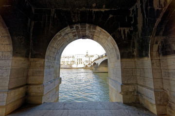 Fototapeta na wymiar Arch on Seine River - Paris, France