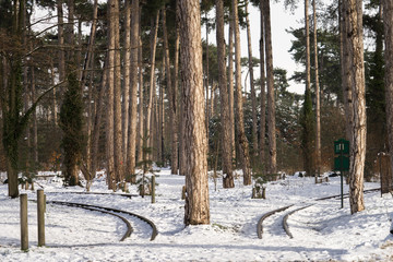 un parc enneigé