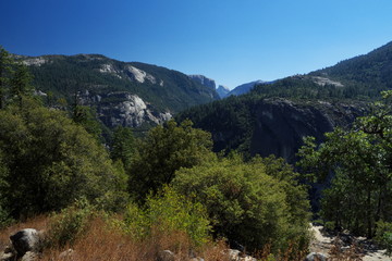 Fototapeta na wymiar view of mountains in Yosemite Park California USA