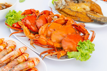 Steamed crabs with seafood spicy sauce.