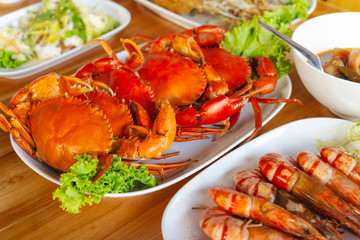 Steamed crabs with seafood spicy sauce.