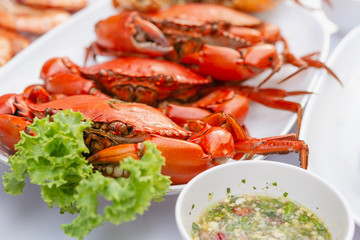 Steamed crabs with seafood spicy sauce.