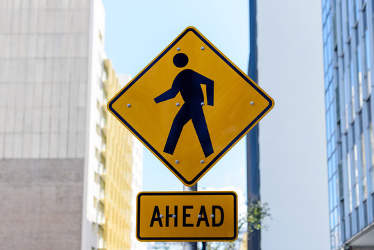 Se&ntilde;al peligro peat&oacute;n 03