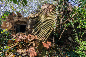 eingestuerztes holzdach