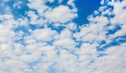 White cumulus clouds on blue sky in sunny weather_