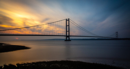 Fototapeta na wymiar humber bridge at sunset