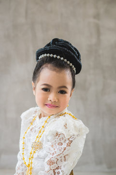 Asian kid in Thai traditional dress