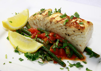 Halibut on greenbeans, garlic & tomatoes