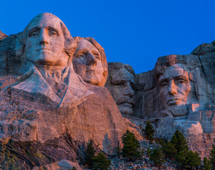 MT RUSHMORE NATIONAL MEMORIAL SUNRISE