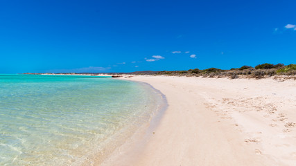 Fototapeta na wymiar Turquoise Bay at the Indian Ocean at Cape Range National Park Australia
