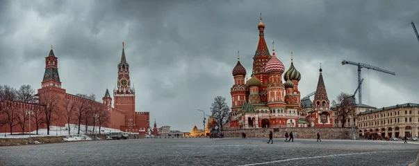 Foto op Plexiglas Red square - St Basil Cathedral and Kremlin  at winter evening  © Julia Shepeleva
