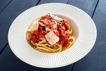 spaghetti with tomato sauce