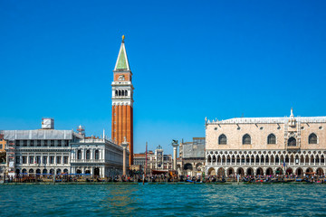 Fototapeta na wymiar Markusturm und Dogenpalast, Venedig 