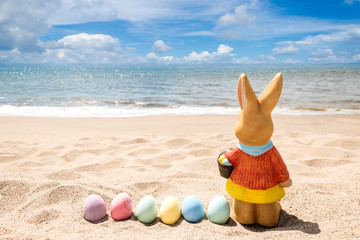 Beach Easter background with bunny and color eggs - 262885937