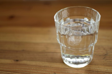 一杯の水