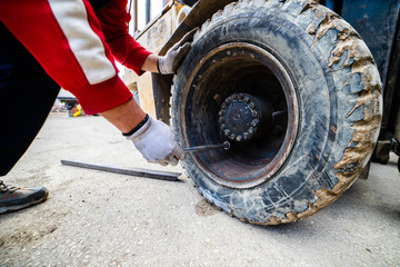 Close up on the fork lifter flat tire replacement