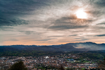 Atardecer en la ciudad de Oviedo, Asturias, España.