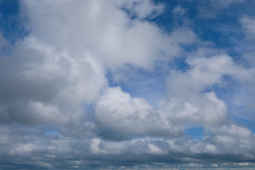 Fototapeta na wymiar blue sky with white clouds to horizon