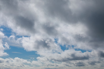 Obraz premium blue sky with white and grey clouds to horizon