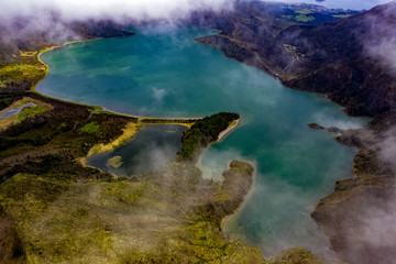Fototapeta na wymiar Die Azoren aus der Luft - Sao Miguel: Landschaften, Küsten, Meer und Felsen