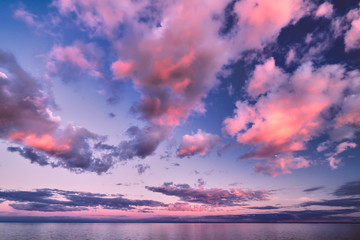 Fototapeta na wymiar Beautiful Sunset Clouds over Lake Horizon