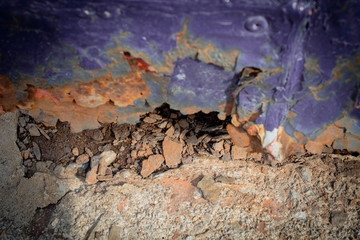 Oxidized metallic wall