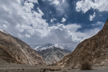 Fototapeta premium Landscape mountain and sky at Ladakh india