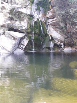 Cascada de agua oculta