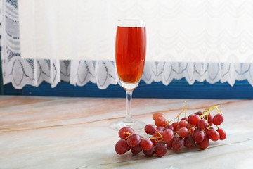 新鮮な果物とワイン