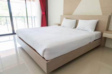 Fototapeta na wymiar Beautiful white clean and modern bedroom