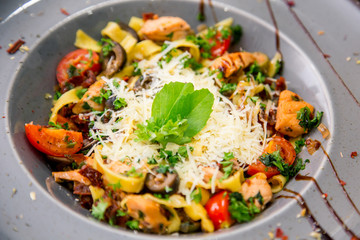 salad with chicken and vegetables