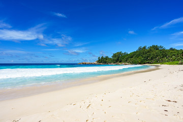 Fototapeta na wymiar Beautiful wild lonely beach, police bay, seychelles 30