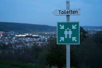 Obraz premium Sammelpunkt Schild Zeichen 