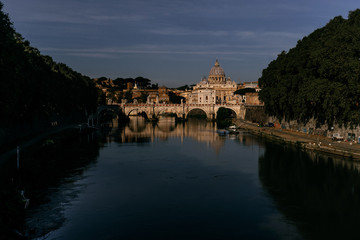 Obraz premium ROME, ITALY - 12 SEPTEMBER 2018: Bridges over the Tiber river in Rome
